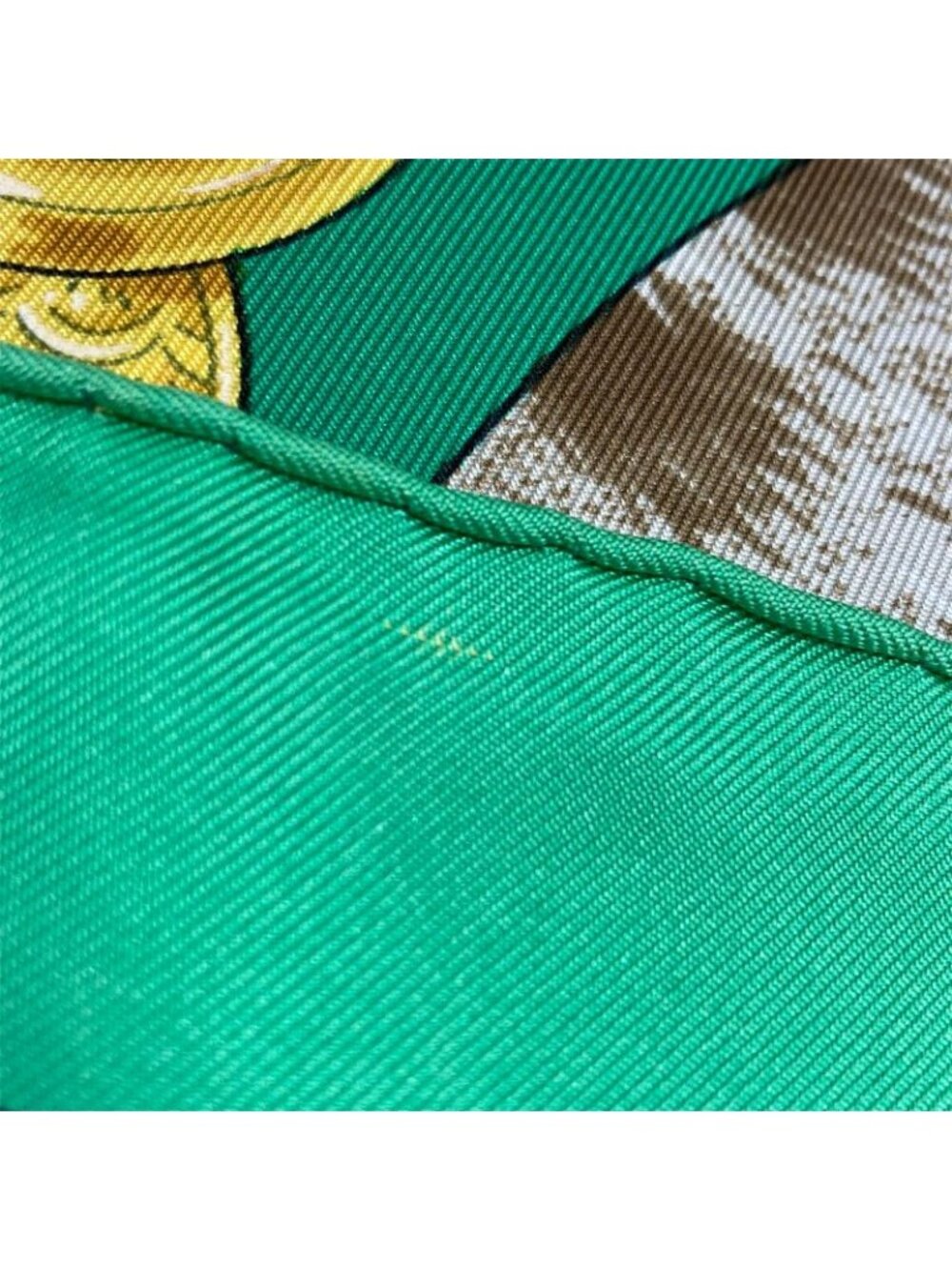 Hermes Carre 90 Casques Et Plumets Faceless Helmet Scarf Large Green Multicolor - Picture 7 of 9
